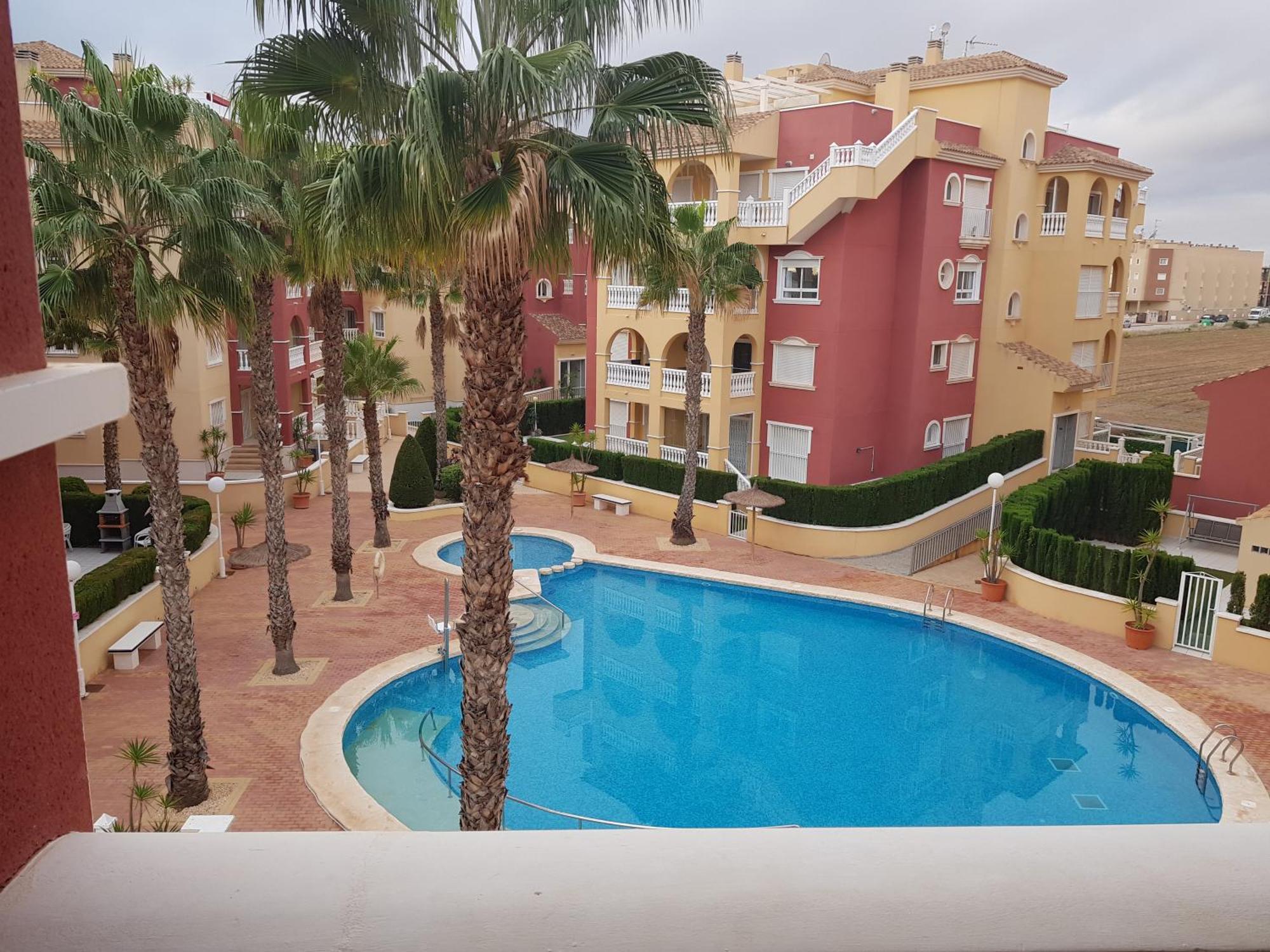 Spacious 3 Bedroom 2 Bathroom - Puerto Marina Complex *